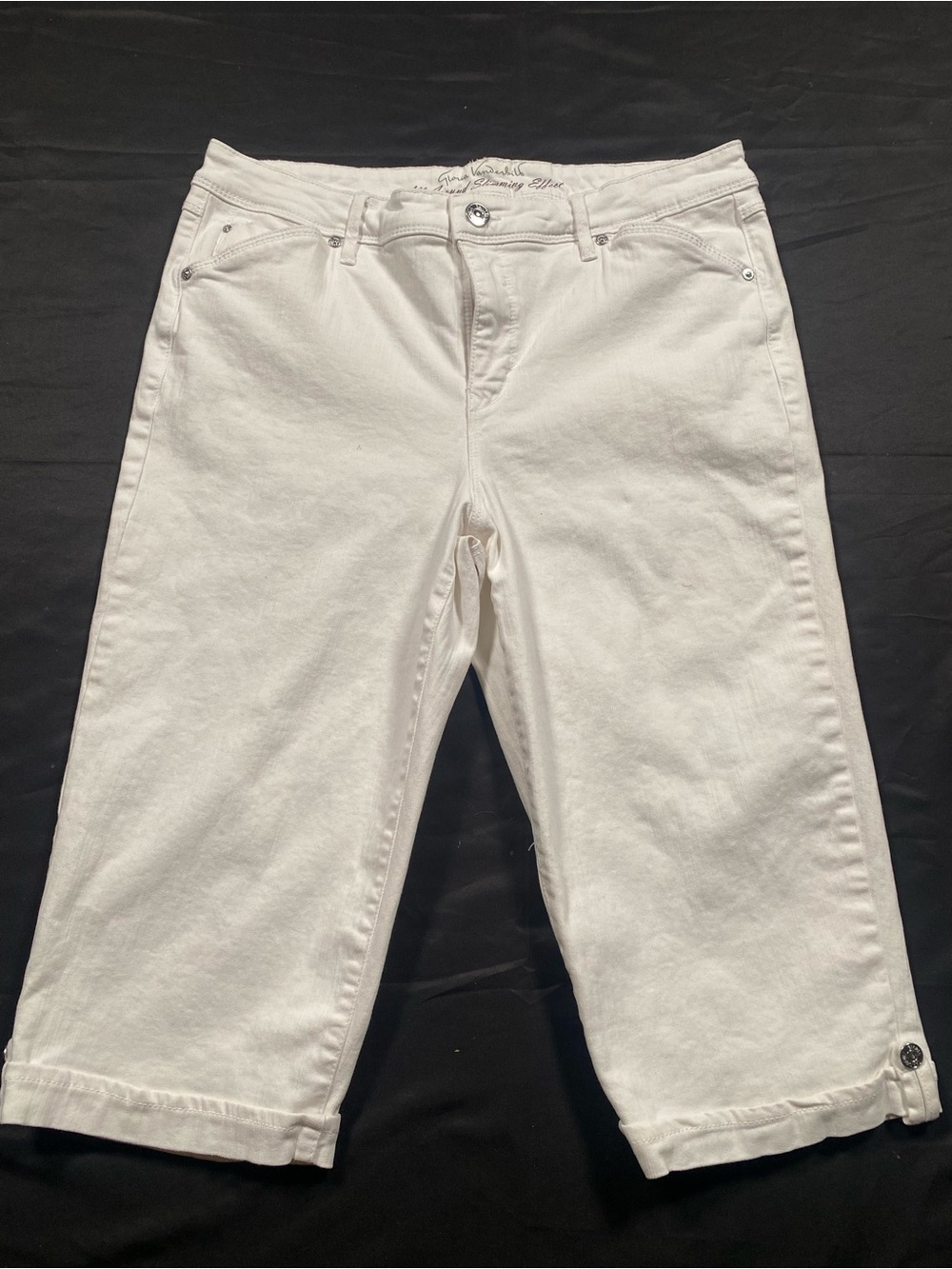 Gloria Vanderbilt White Jeans with Purple Branding